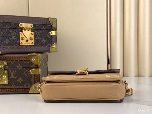 LOUIS EAST POCHETTE METIS VUITTON WEST 0131